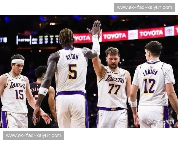 紫金荣耀对垒蜂鸣新势力：湖人VS黄蜂，一场跨越时代的篮球盛宴